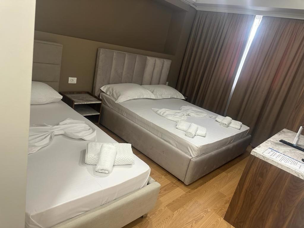 Hotel Her Vlorë Exteriör bild