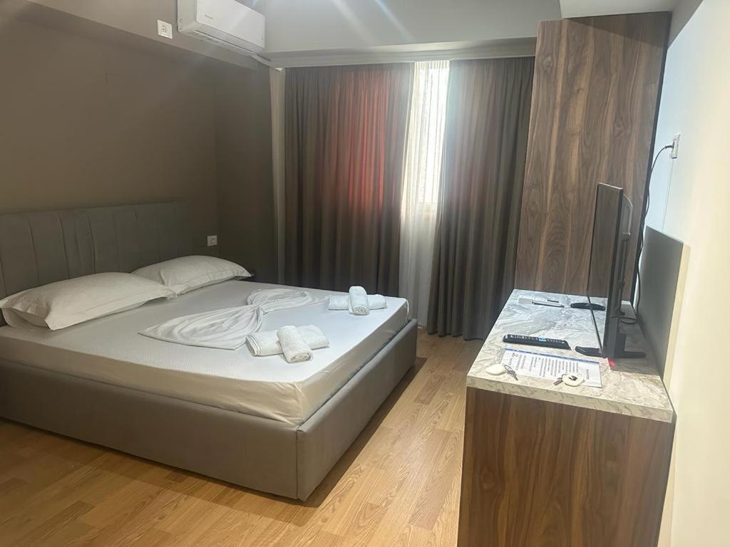 Hotel Her Vlorë Exteriör bild
