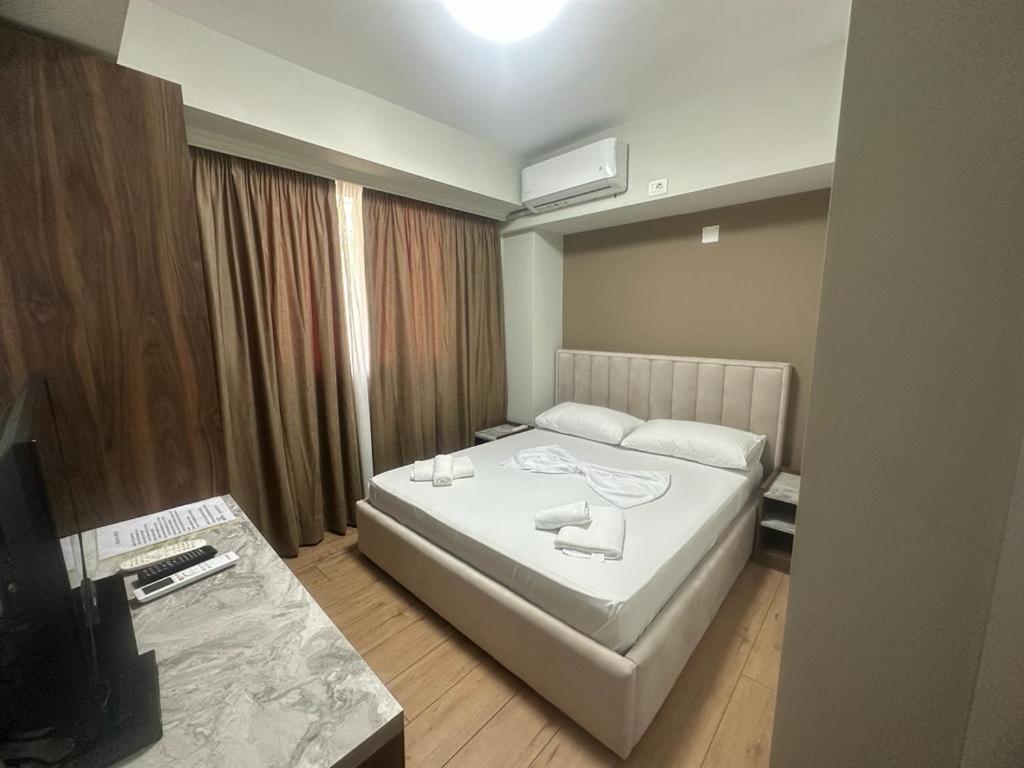 Hotel Her Vlorë Exteriör bild