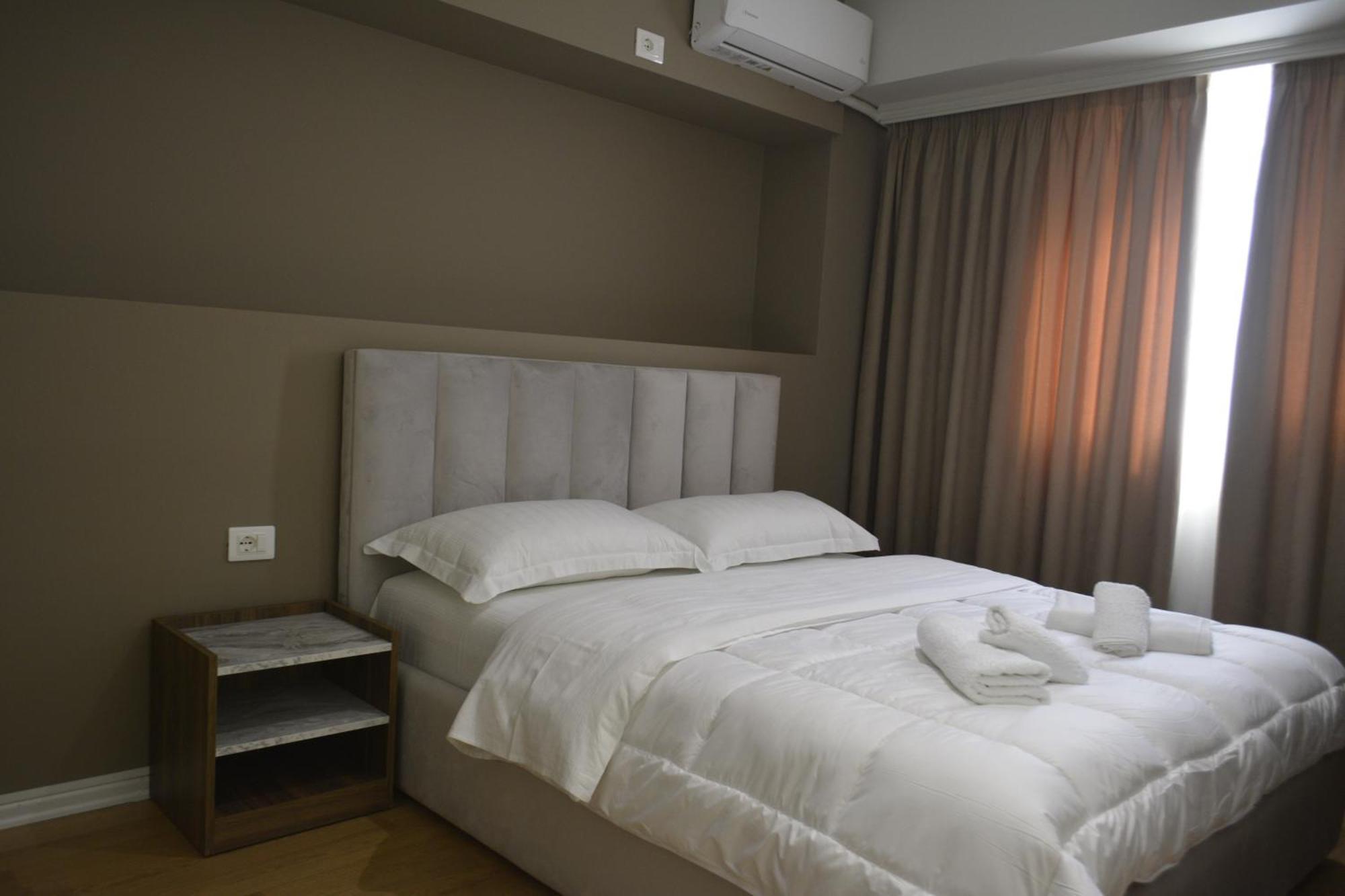 Hotel Her Vlorë Exteriör bild