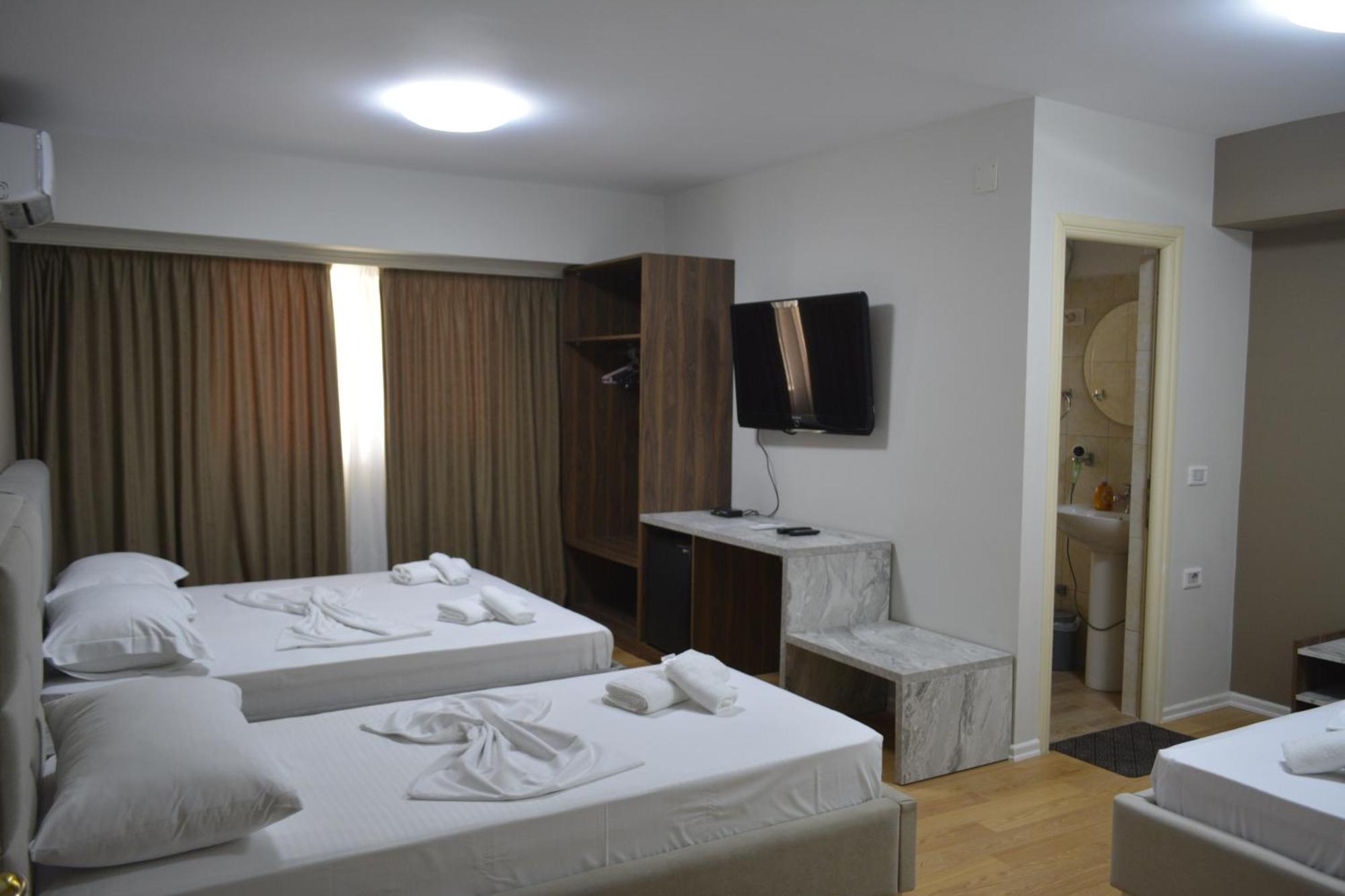 Hotel Her Vlorë Exteriör bild