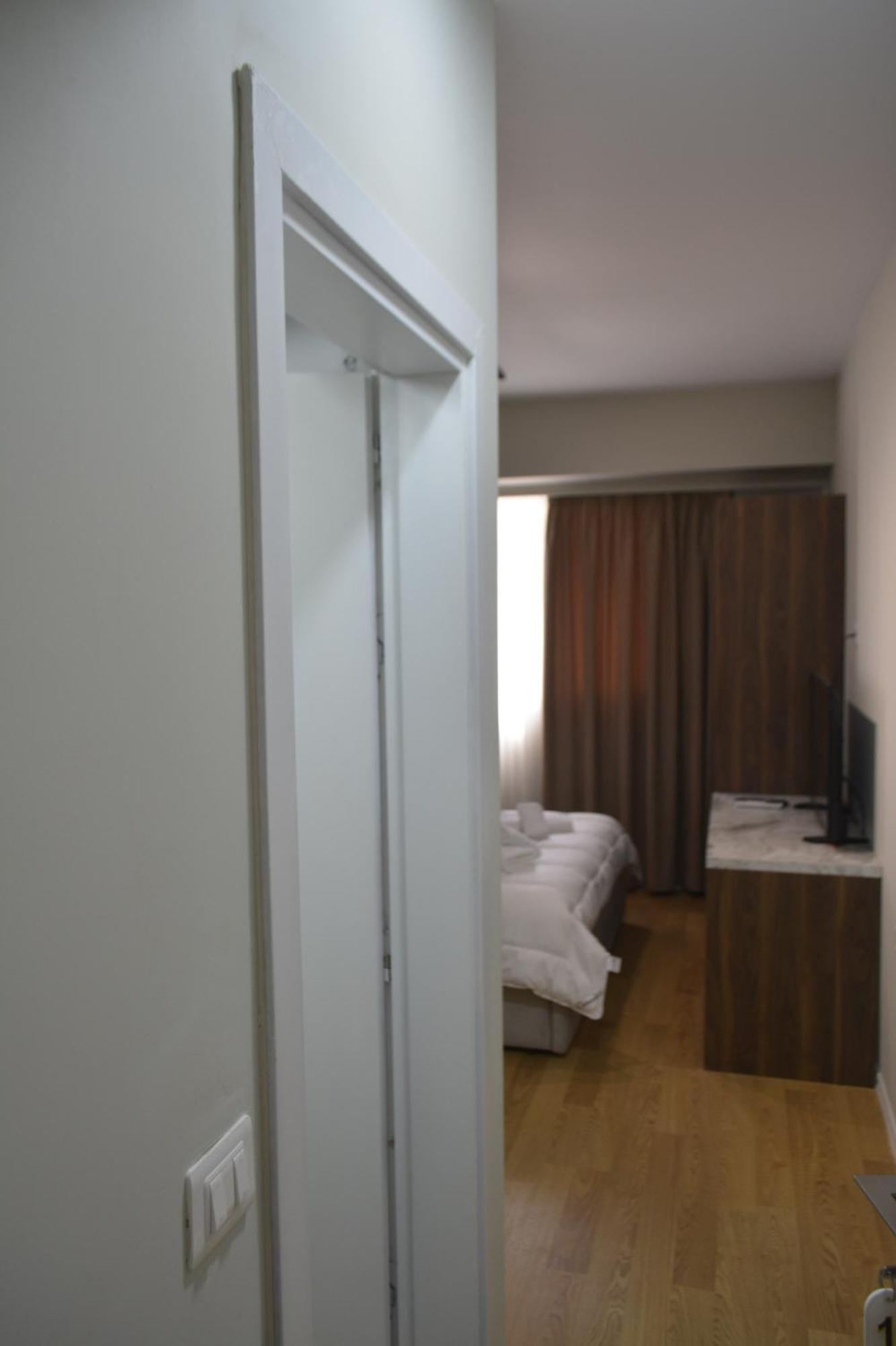 Hotel Her Vlorë Exteriör bild