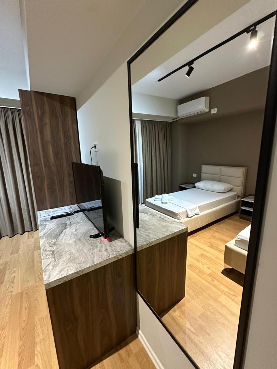 Hotel Her Vlorë Exteriör bild