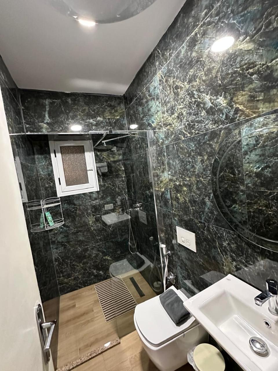 Hotel Her Vlorë Exteriör bild