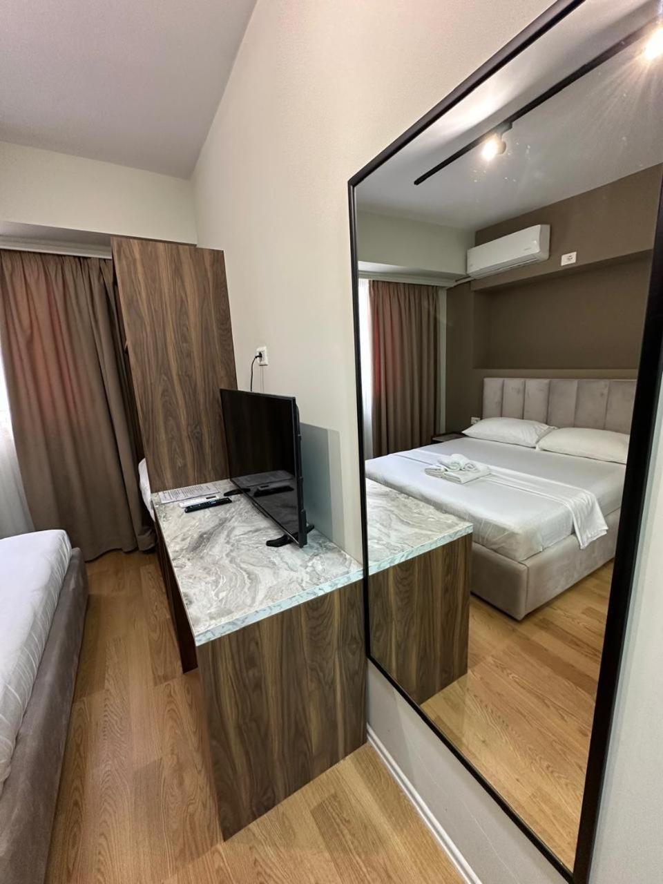 Hotel Her Vlorë Exteriör bild