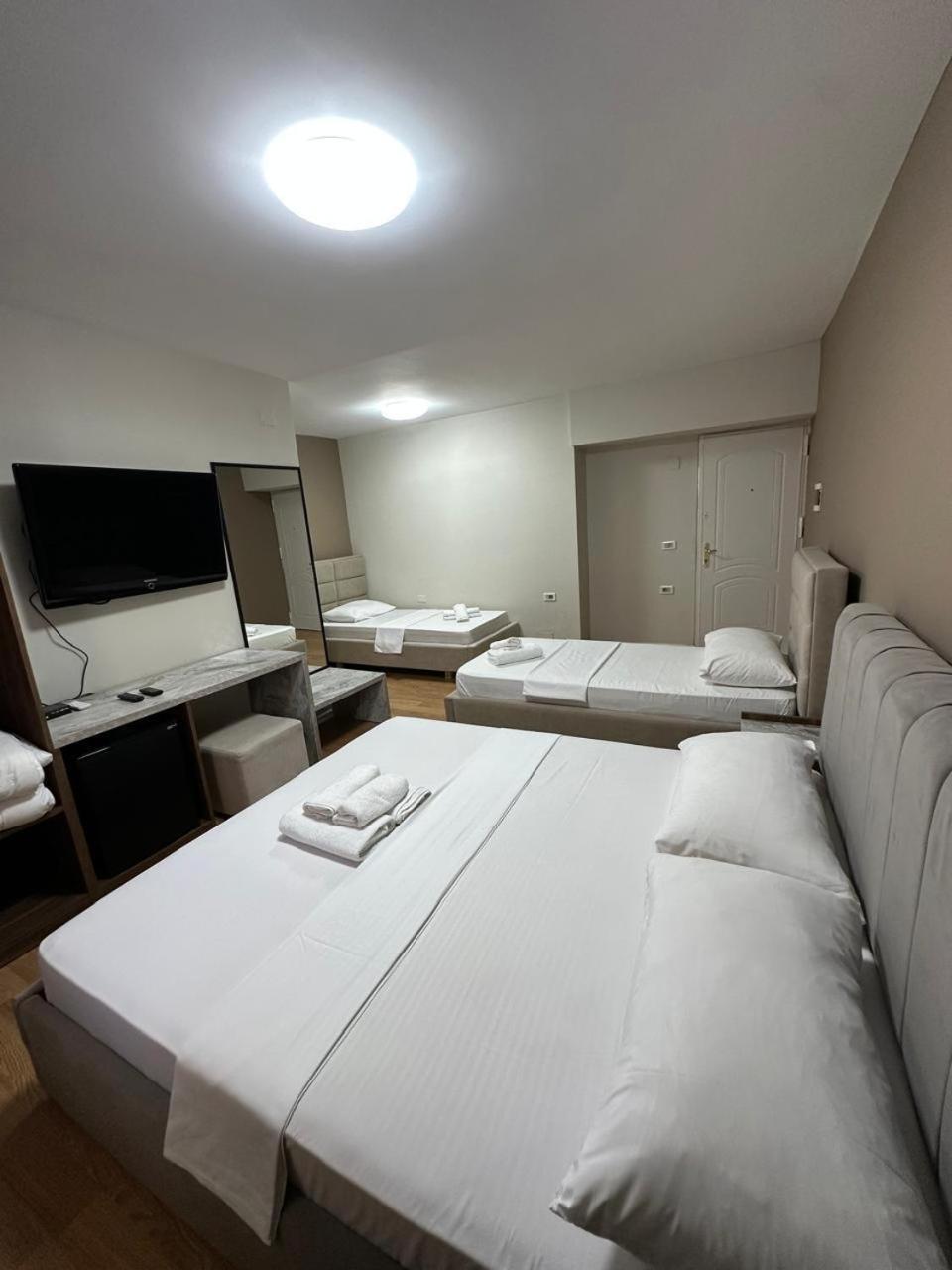 Hotel Her Vlorë Exteriör bild